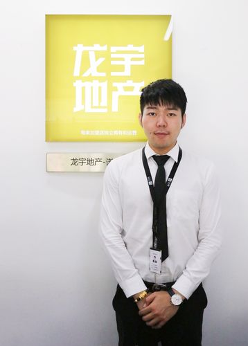 地產(chǎn)諾卡花園店的王鵬和談若帆兩位經(jīng)紀(jì)人,來(lái)分享他們?cè)诜慨a(chǎn)行業(yè)的